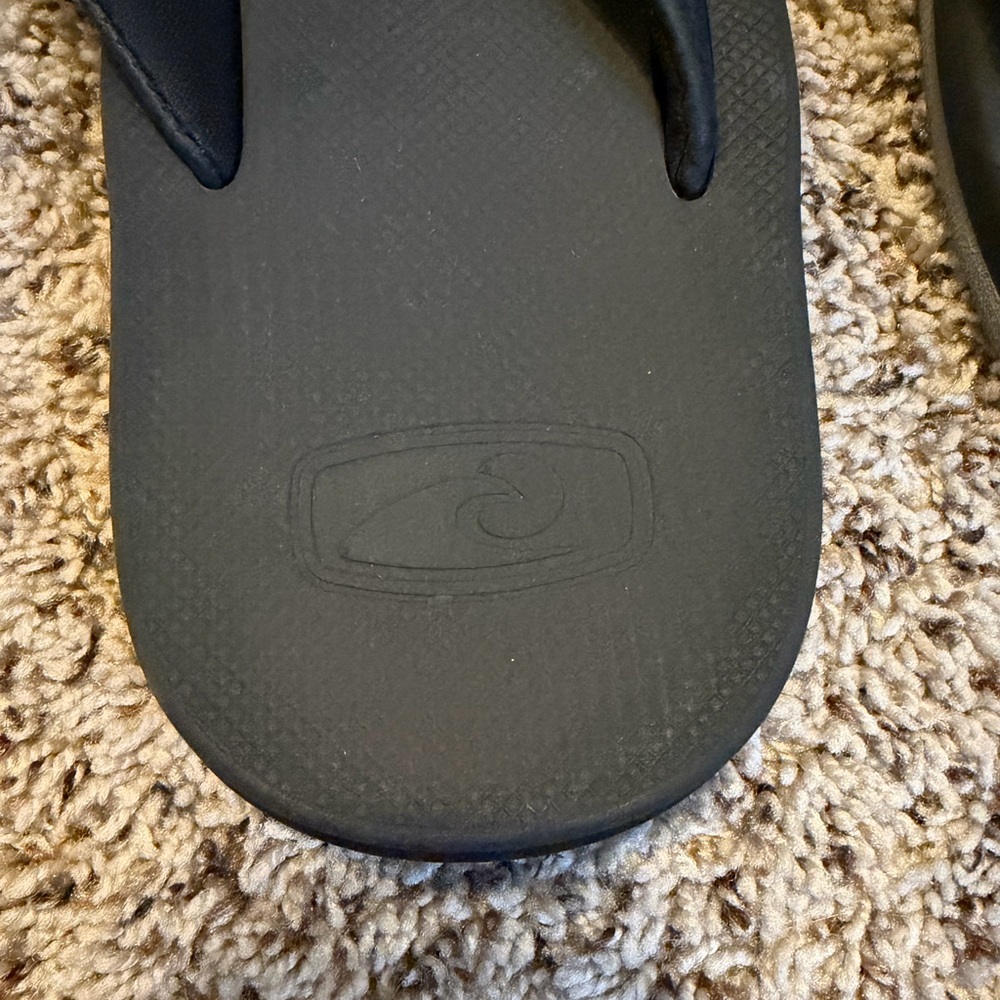 Reef Men's Black Cushioned Flip Flops - Picture 5 of 7